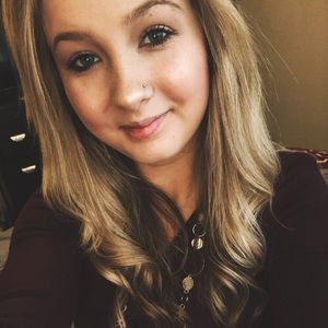 Meet your Posher, Elizabeth